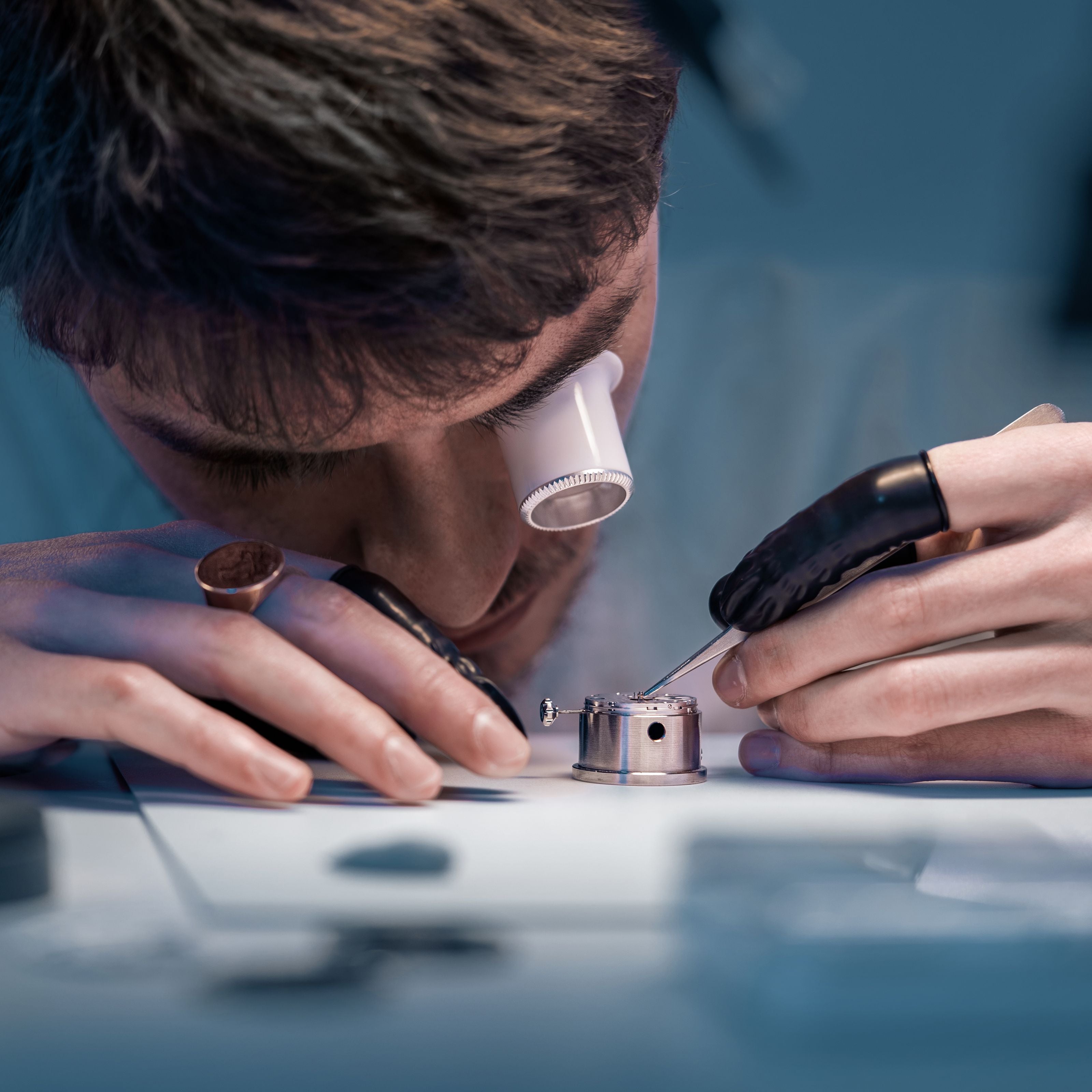 Étapes d'assemblage horlogerie