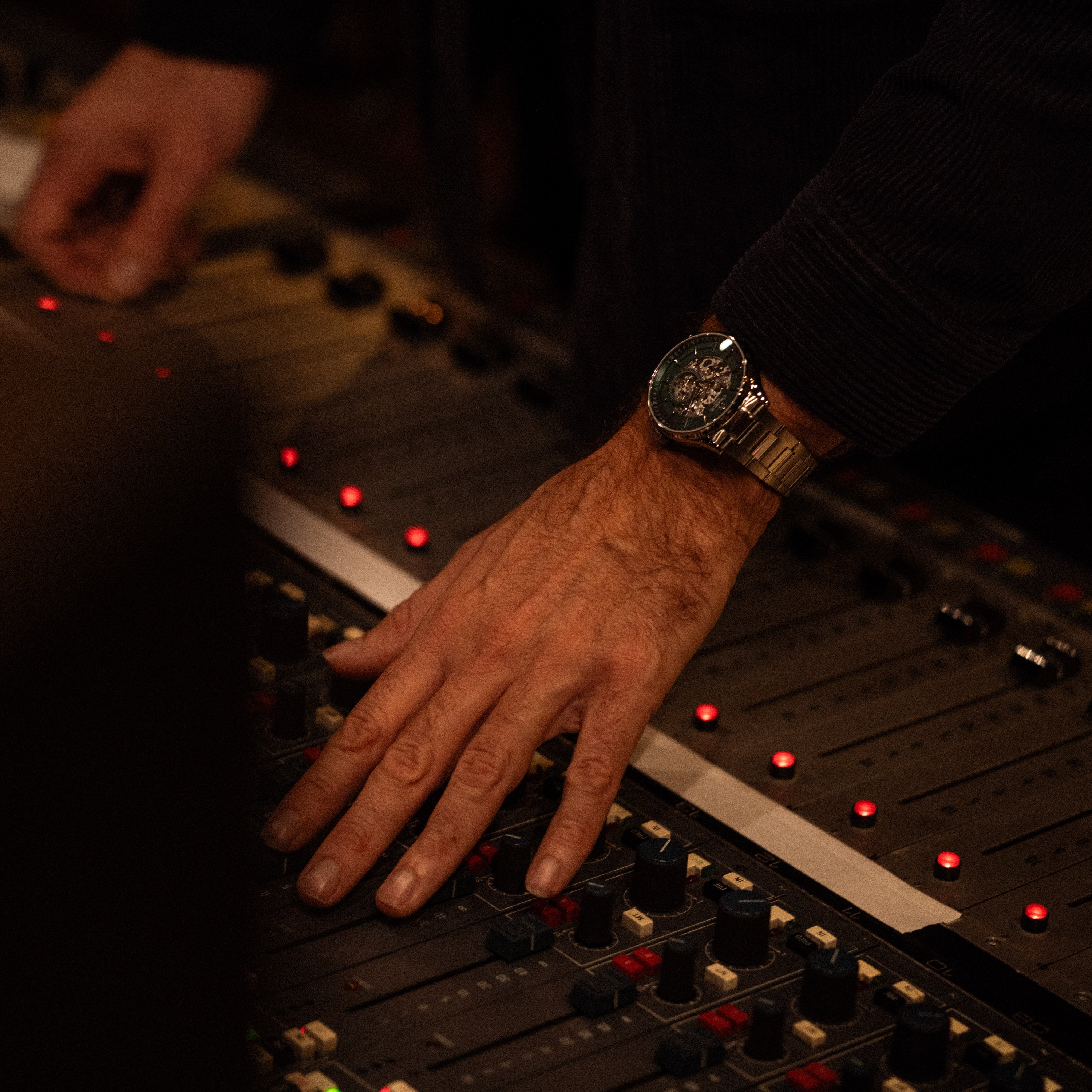 INITIAL - Skeleton - Blue