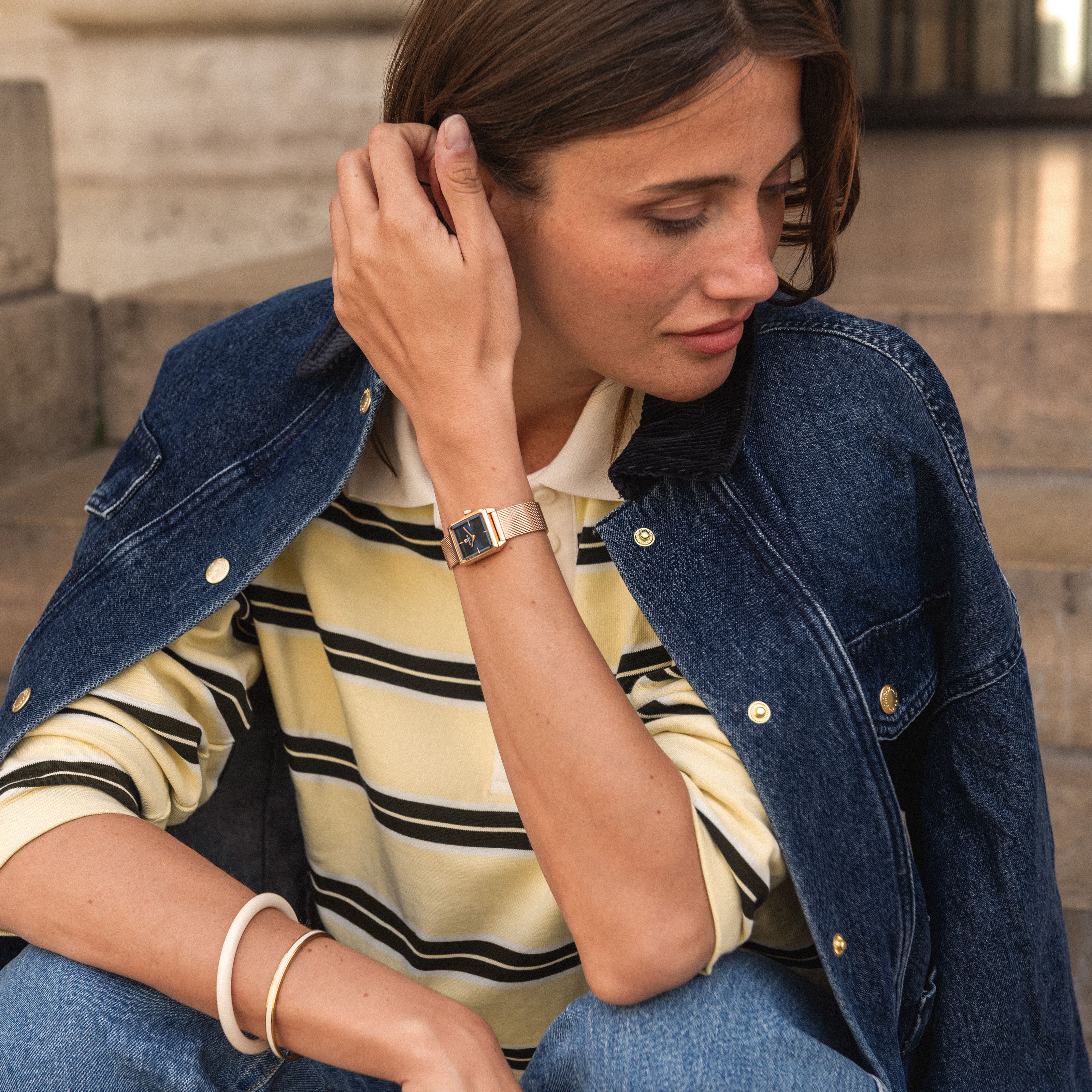 Notre sélection de montres dorées jaunes pour femme : élégance et éclat au poignet