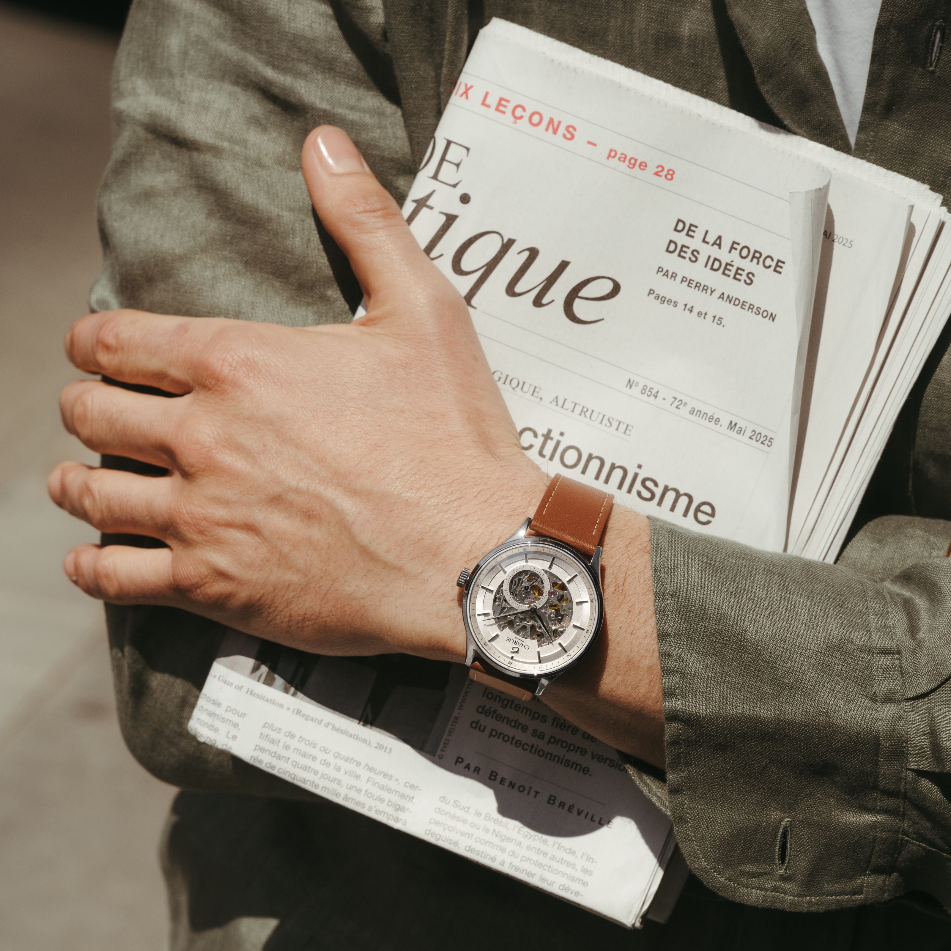 INITIAL - Skeleton - White