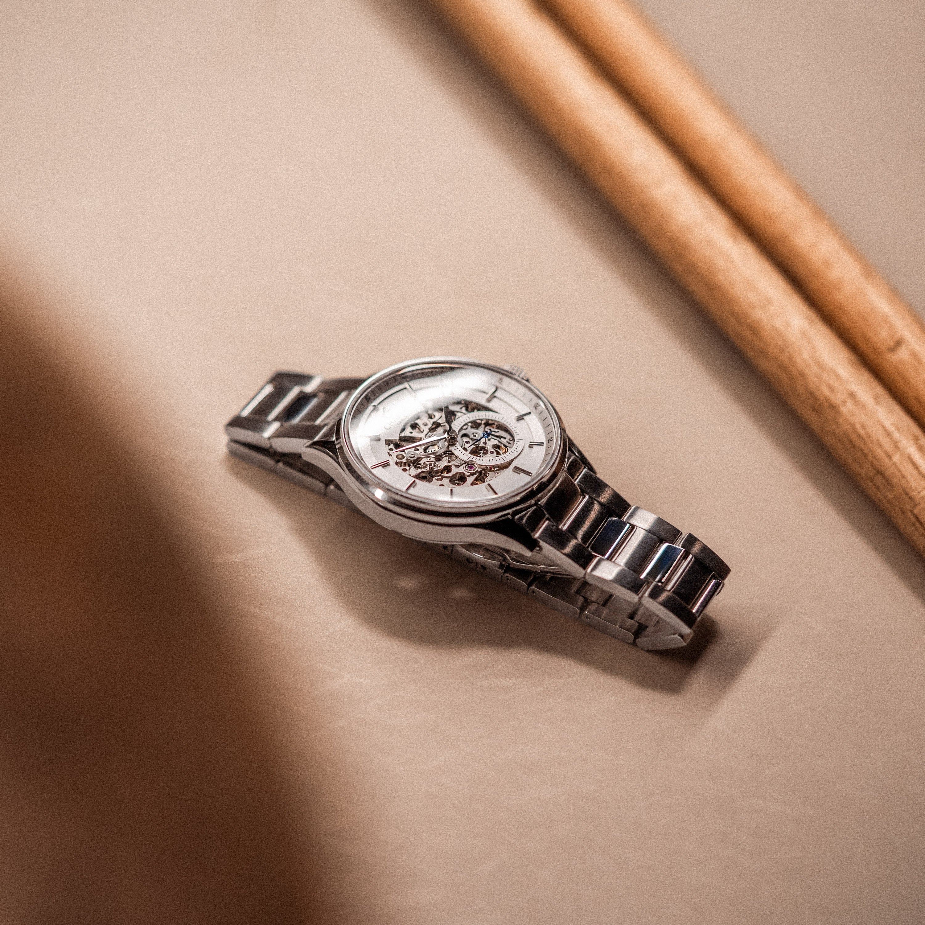 INITIAL - Skeleton - White