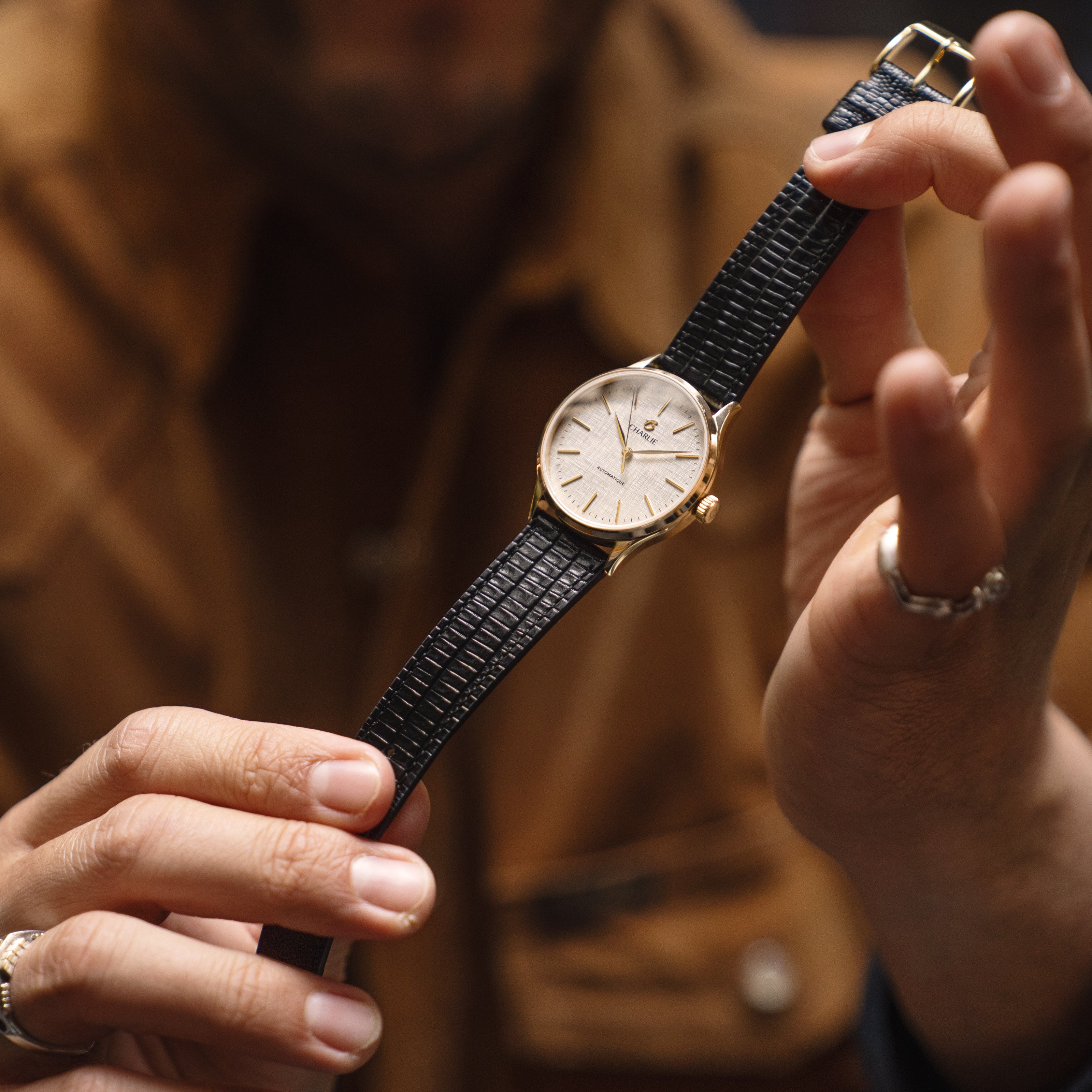 INITIAL 35 - GOLDFARBEN GELB