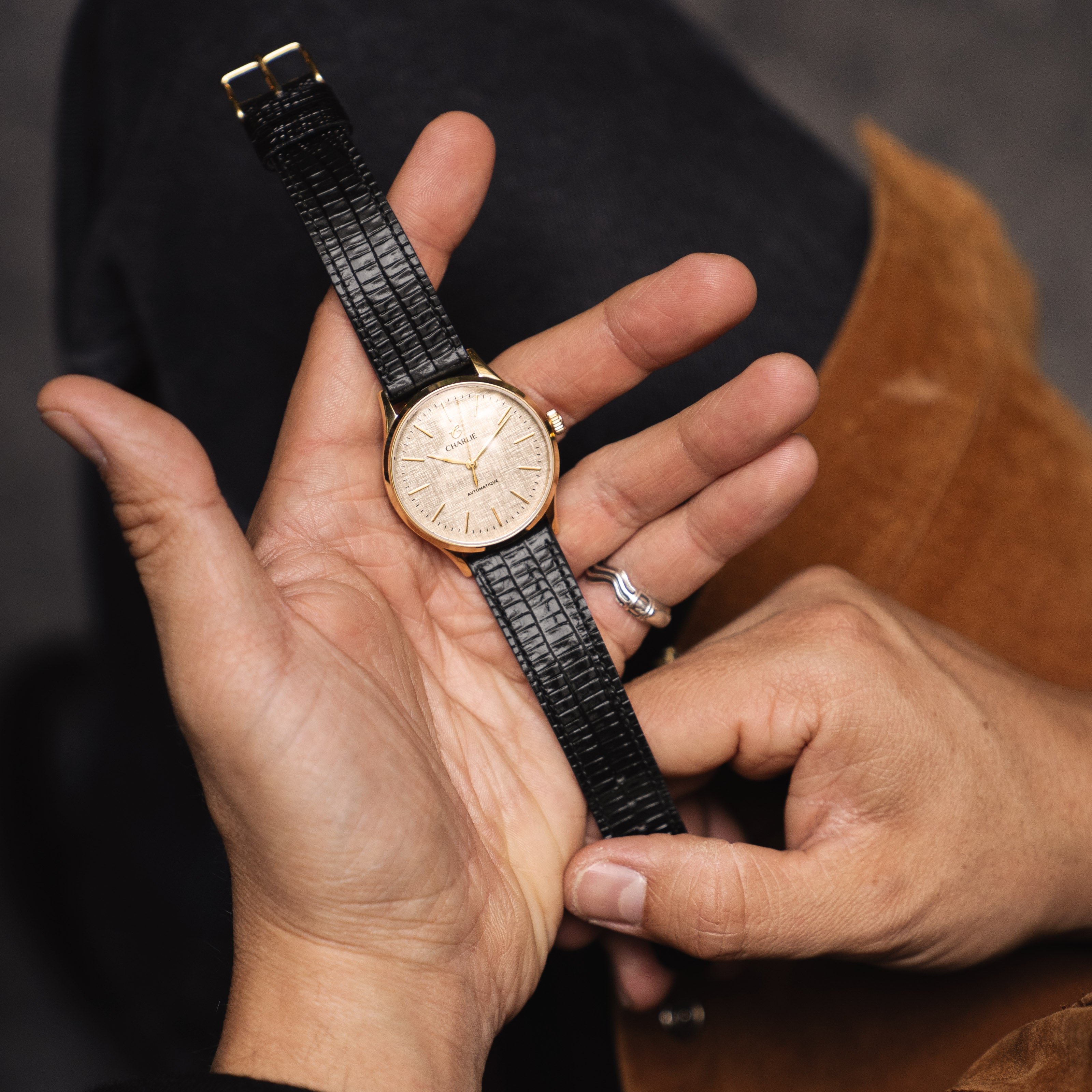 INITIAL 35 - GOLDFARBEN GELB