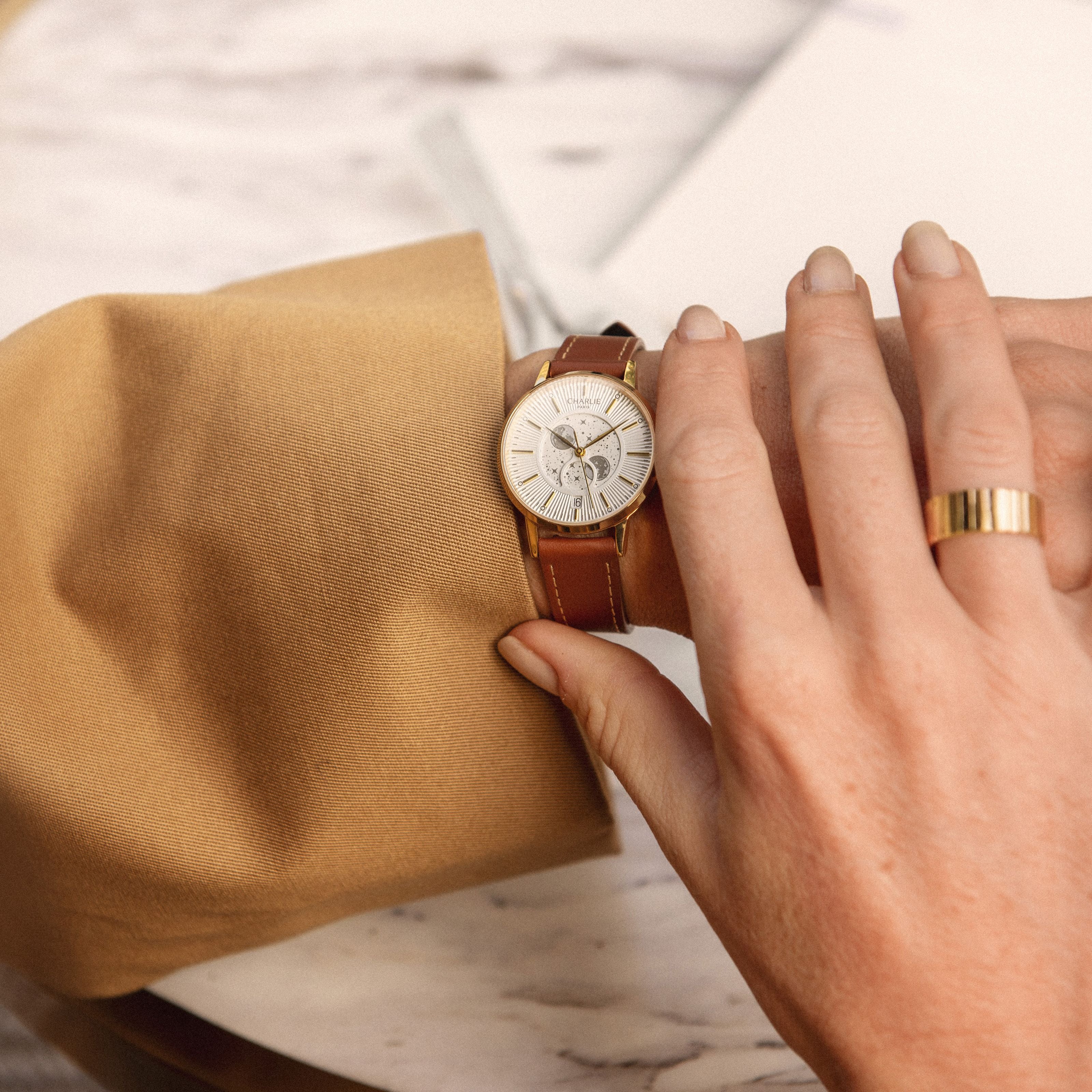 SULLY - Women's watch Moon Phase Fine white quartz - Gold 30 mm